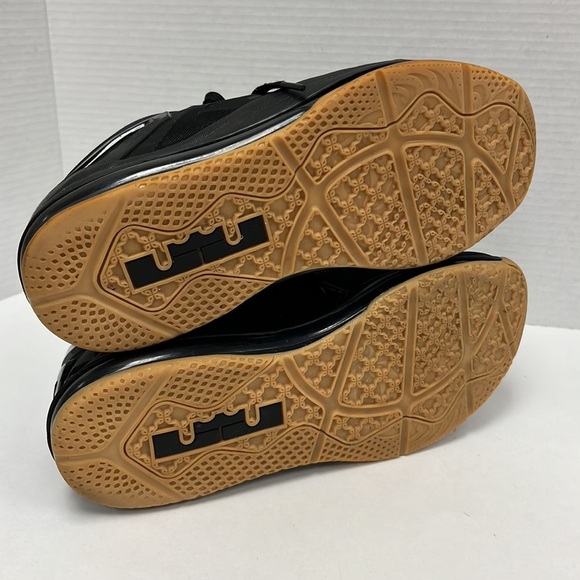 Nike Max LeBron 11 Low SE 642849-078 Size 10 - Picture 8 of 9